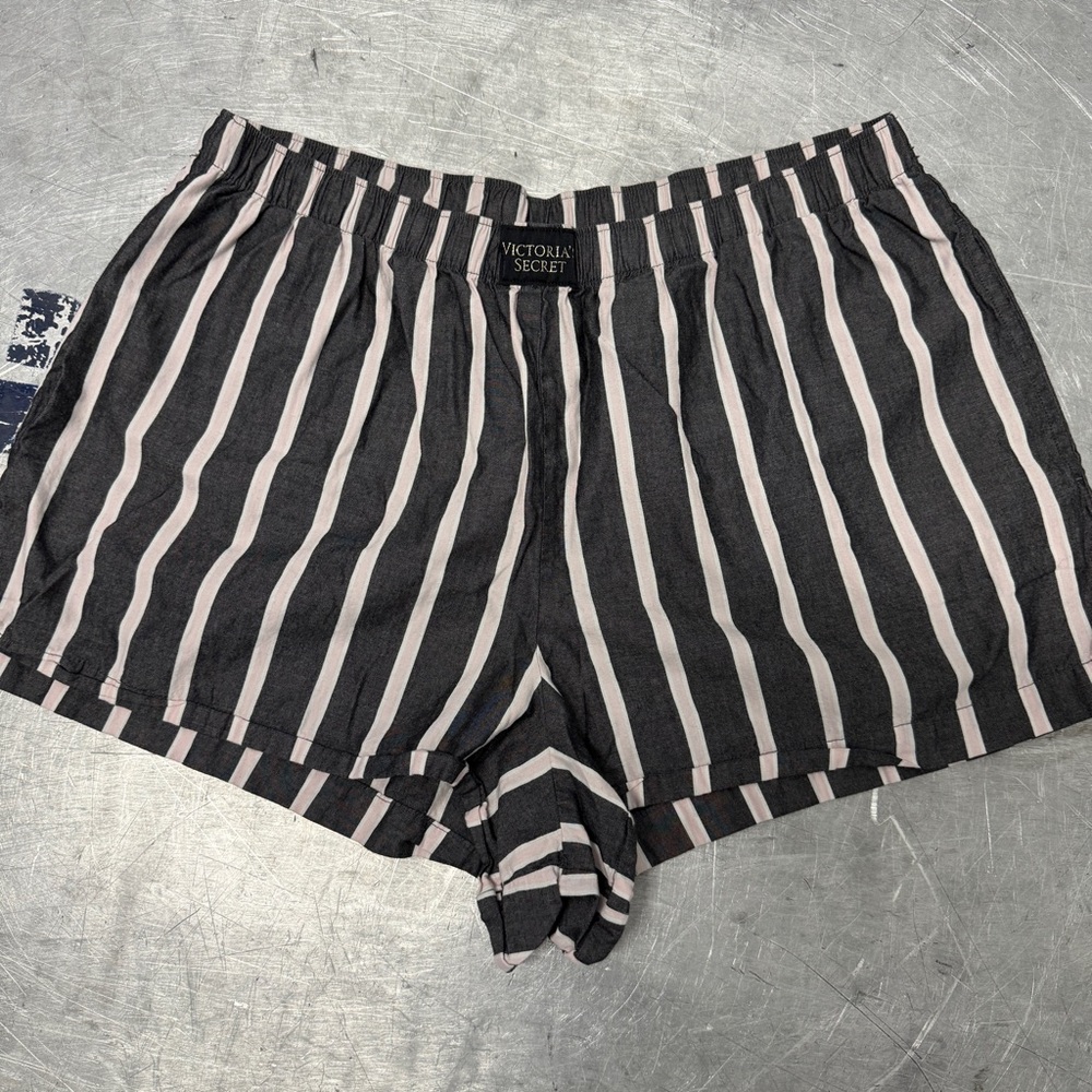 Victoria’s Secret Women’s Gray and Pink Striped Cotton Sleep Shorts Size Large